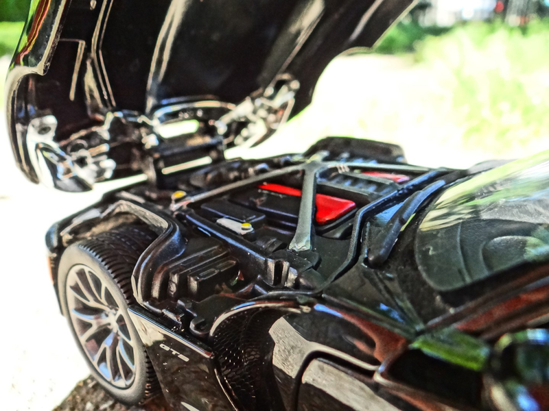 Illustration for article titled LaLD 'Murica Monday Maisto 1:18 Viper GTS